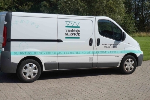 Servicebil fra værktøjsservice med fokus på værktøjsslibning, slibning og renovering af skærende værktøjer